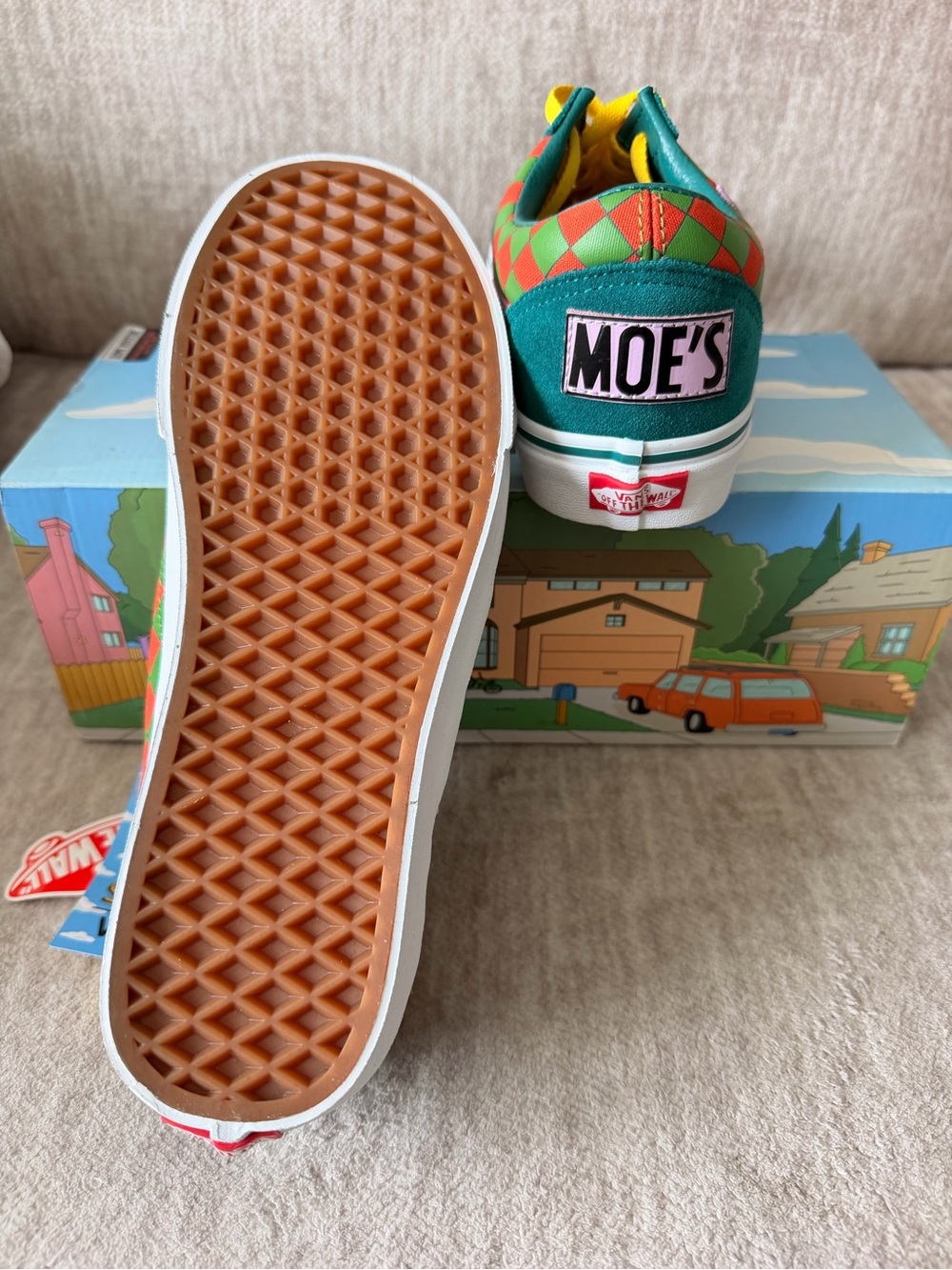 The Simpsons Vans Collab 2020 “Moes Tavern Old Skool” - Picture 3 of 8